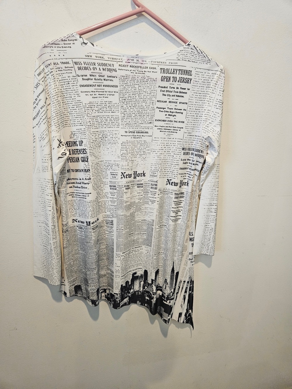 Pretty Womam New York Newspaper Print Tunic Top - Black & White Small - Picture 9 of 11